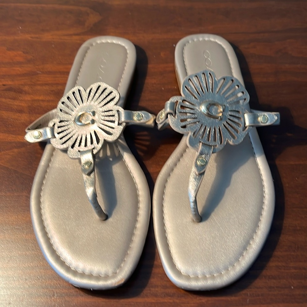 Coach flower flat sandal gold size 8